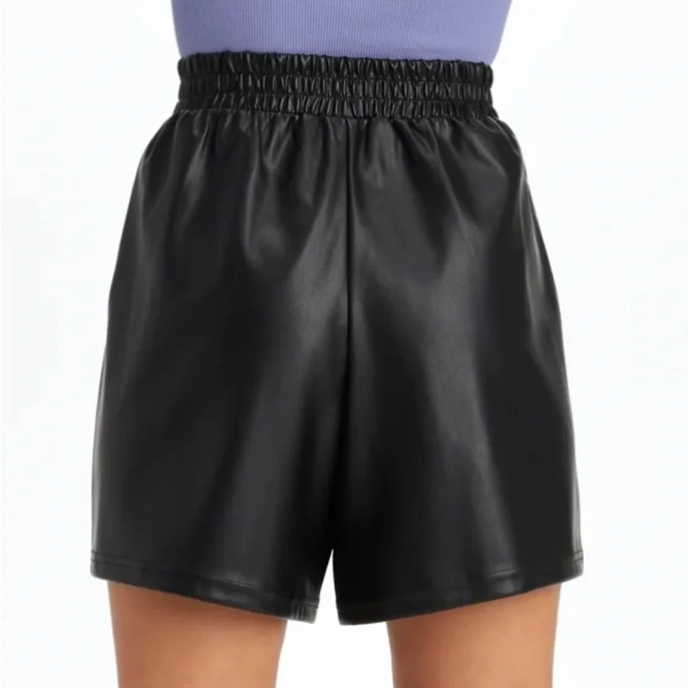 Fabletics NWT Black Vegan Leather High-Waisted Shorts w/ Pockets Size XS